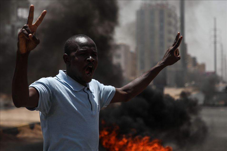 Sudan'da ordu darbe karşıtı göstericilere müdahale etti
