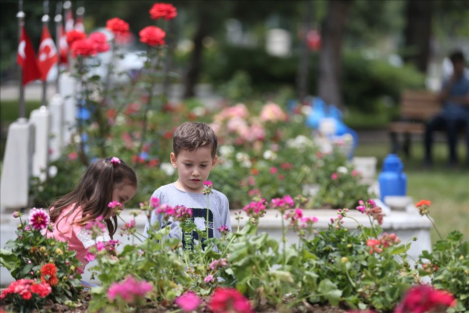 Kayseri'de bayram öncesi şehitlik ziyareti