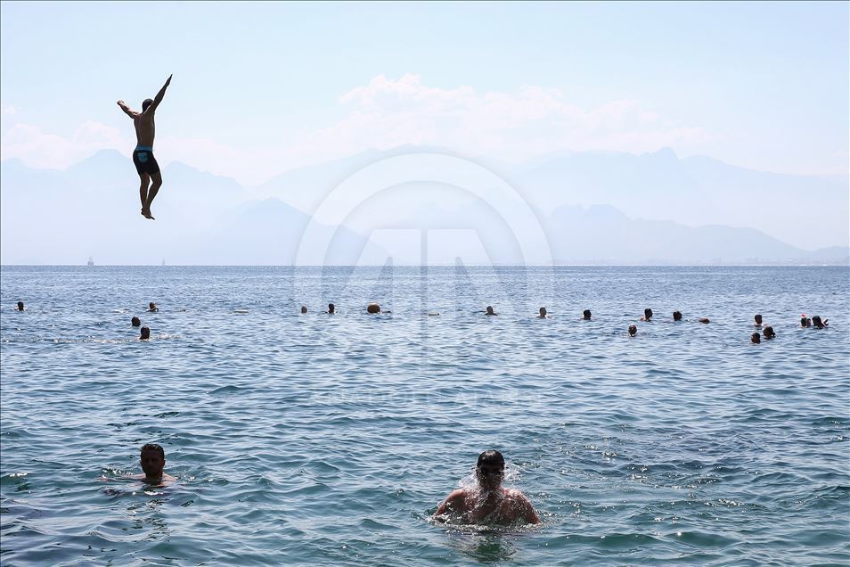 Antalya bayramda 400 bin kişiyi ağırladı