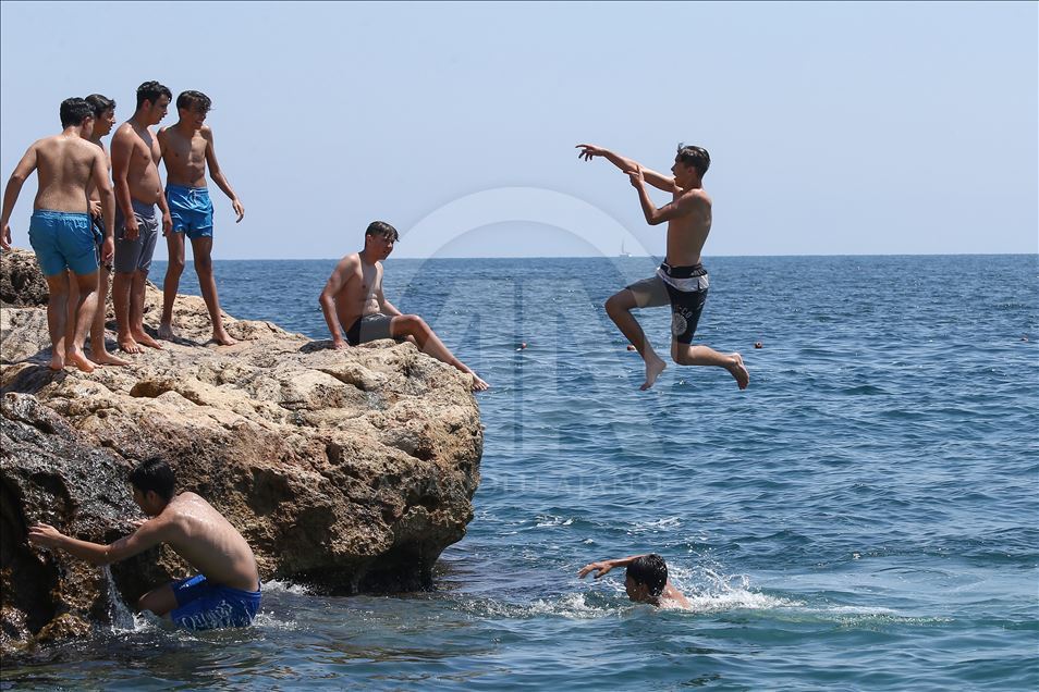 Antalya bayramda 400 bin kişiyi ağırladı