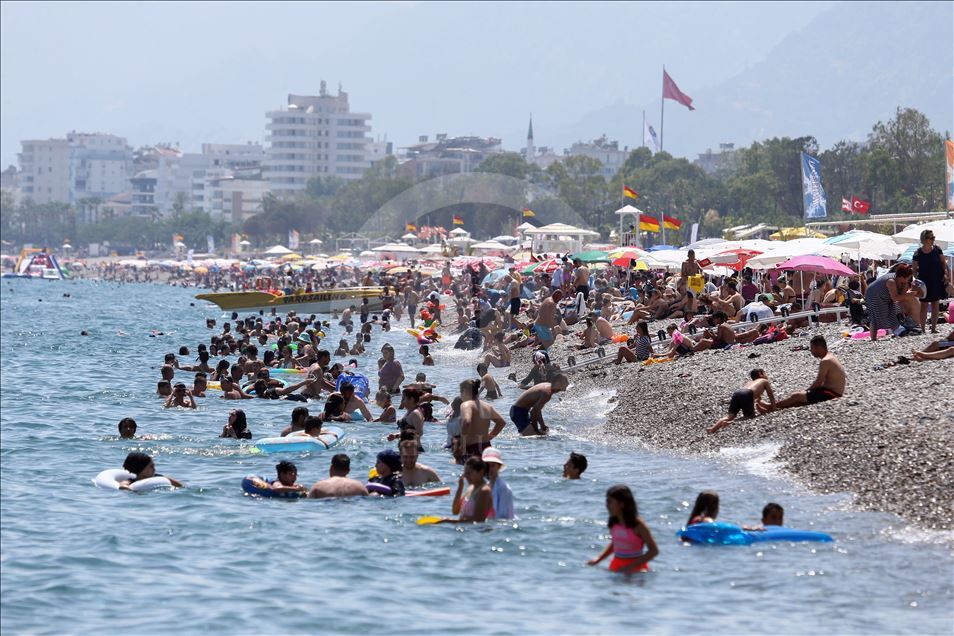 Antalya bayramda 400 bin kişiyi ağırladı