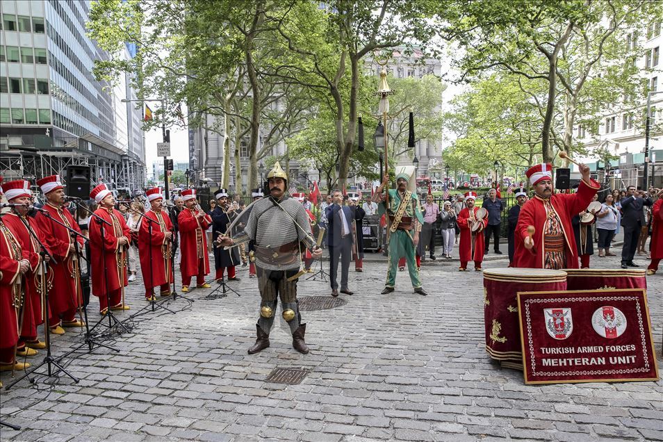 New York'ta Türk bayrağı ve mehter coşkusu