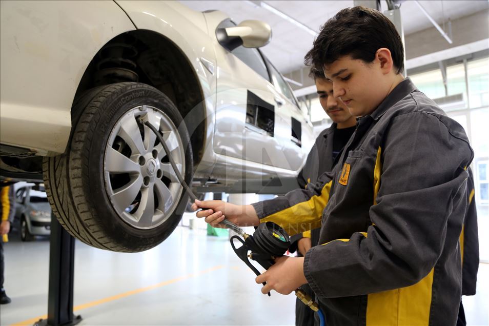 ALTIN FIRSAT KAPISI: MESLEK LİSELERİ - Otomotiv sektörü eleman ihtiyacını bu liseden karşılıyor