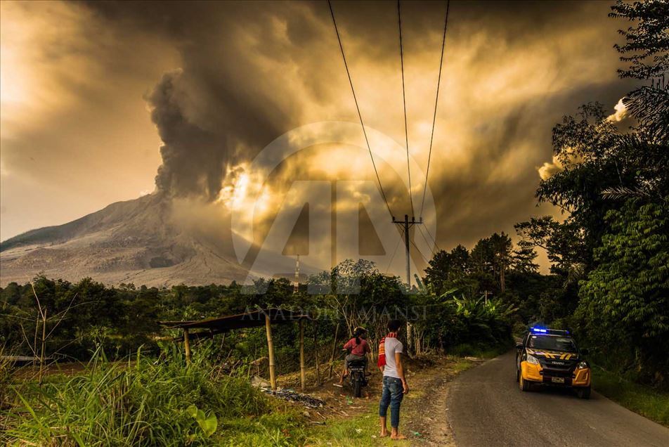 Erupción del volcán Sinabung en Indonesia