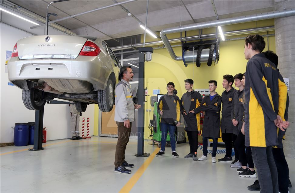 ALTIN FIRSAT KAPISI: MESLEK LİSELERİ - Otomotiv sektörü eleman ihtiyacını bu liseden karşılıyor