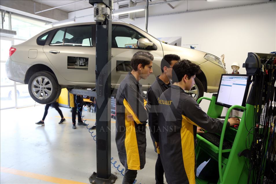 ALTIN FIRSAT KAPISI: MESLEK LİSELERİ - Otomotiv sektörü eleman ihtiyacını bu liseden karşılıyor