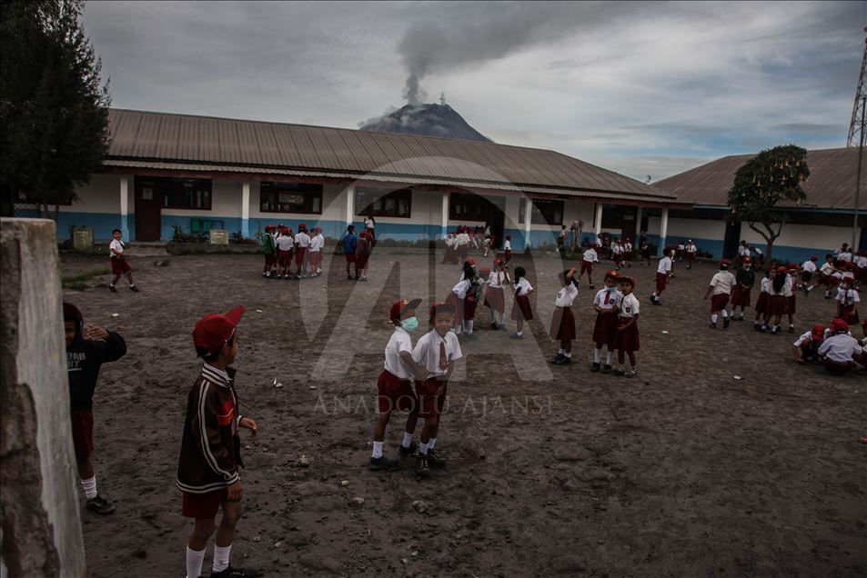 Erupción del monte Sinabung en Indonesia