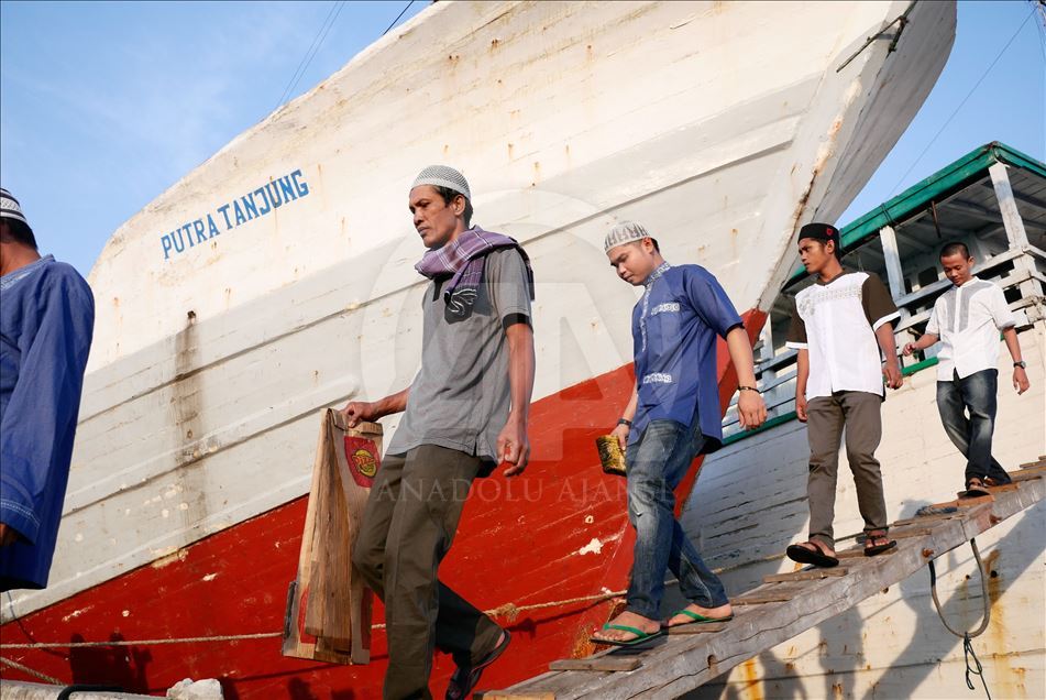 Salat Idul Fitri di Pelabuhan Sunda Kelapa