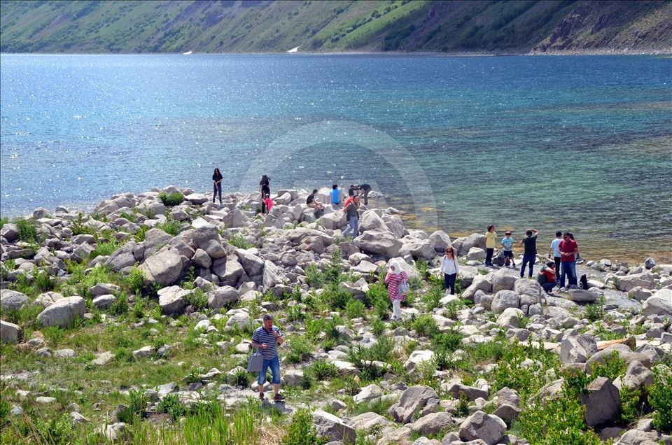 Turquie : le lac volcanique Nemrut connaît une affluence record