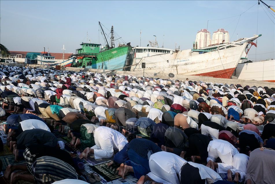 Salat Idul Fitri di Pelabuhan Sunda Kelapa