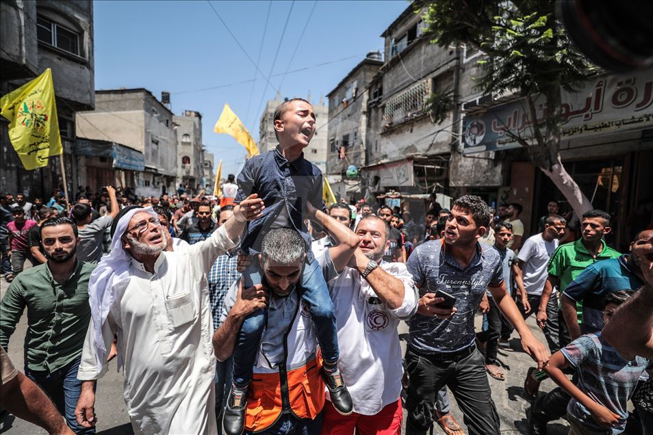 İsrail'in şehit ettiği Filistinli sağlık görevlisi toprağa verildi