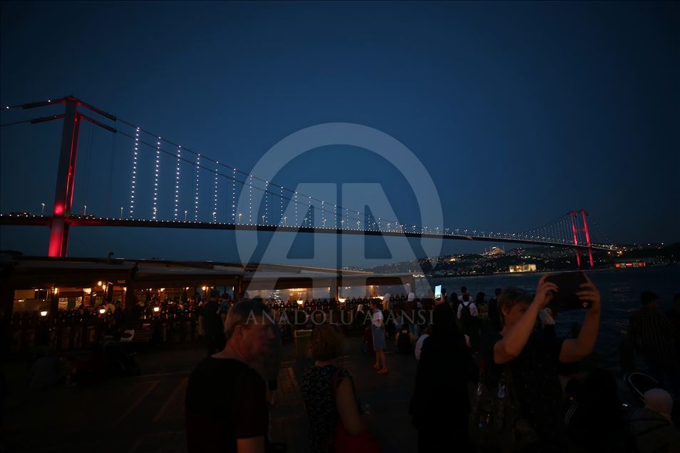 15 Temmuz Şehitler Köprüsü Kırmızı-Beyaz
