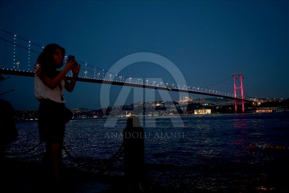 15 Temmuz Şehitler Köprüsü Kırmızı-Beyaz