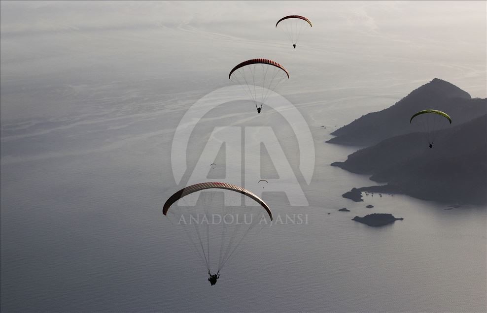 Bayramda 7 bin 421 kişi Babadağ'da yamaç paraşütü yaptı