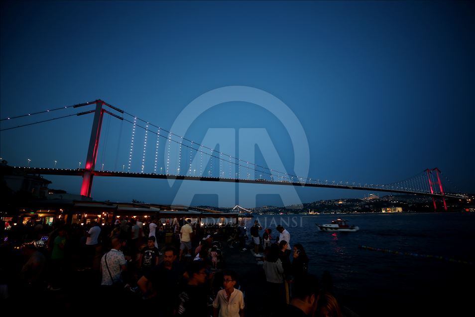 15 Temmuz Şehitler Köprüsü Kırmızı-Beyaz