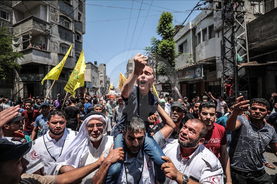 İsrail'in şehit ettiği Filistinli sağlık görevlisi toprağa verildi
