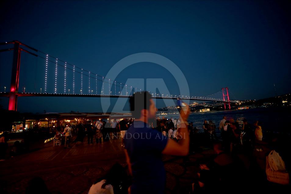 15 Temmuz Şehitler Köprüsü Kırmızı-Beyaz