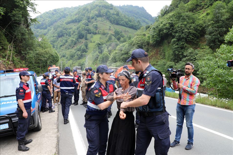 Fırtına Vadisi'nde kaçak yapıların yıkımı devam ediyor