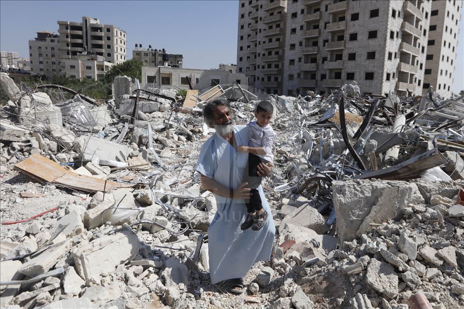 Israel demolishes Palestinians' settlements