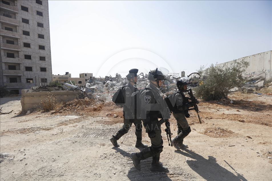 إسرائيل تهدم مساكن ومنشآت فلسطينية بالضفة والقدس