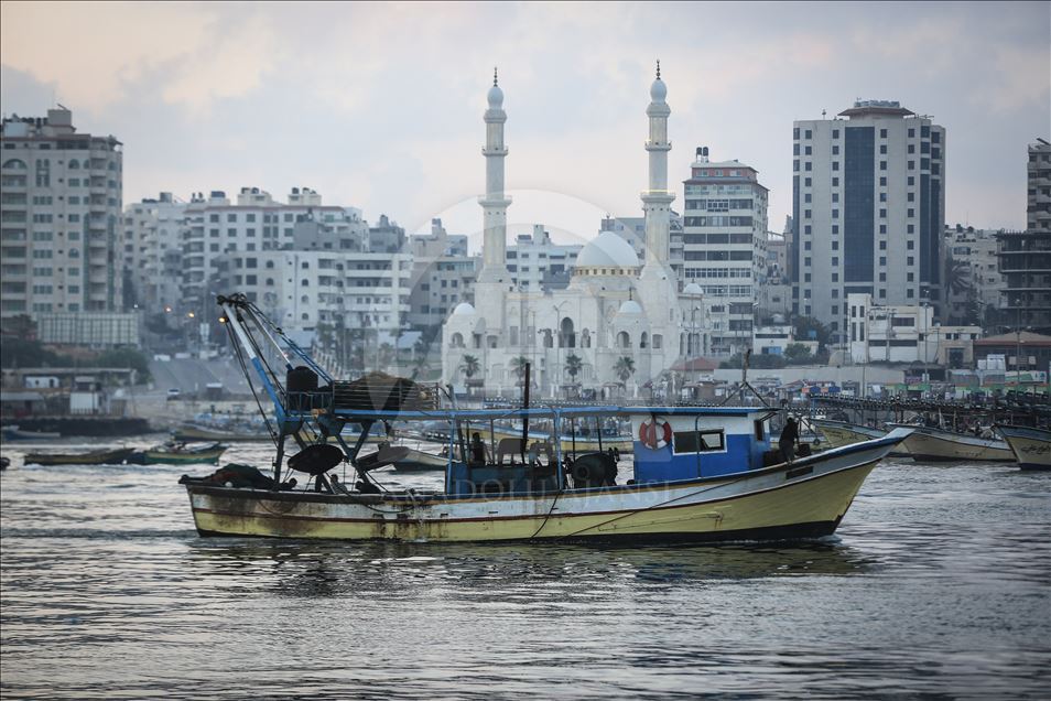 باستخدام ورقة "الصيد"... إسرائيل تبتز غزة 
