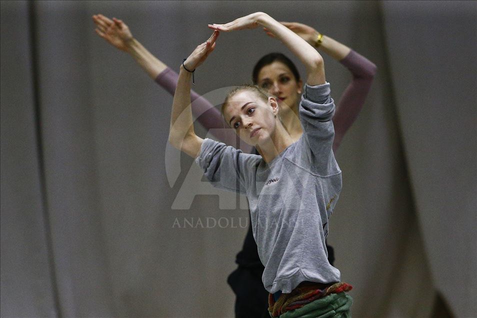Rehearsal of the Gabrielle Chanel ballet