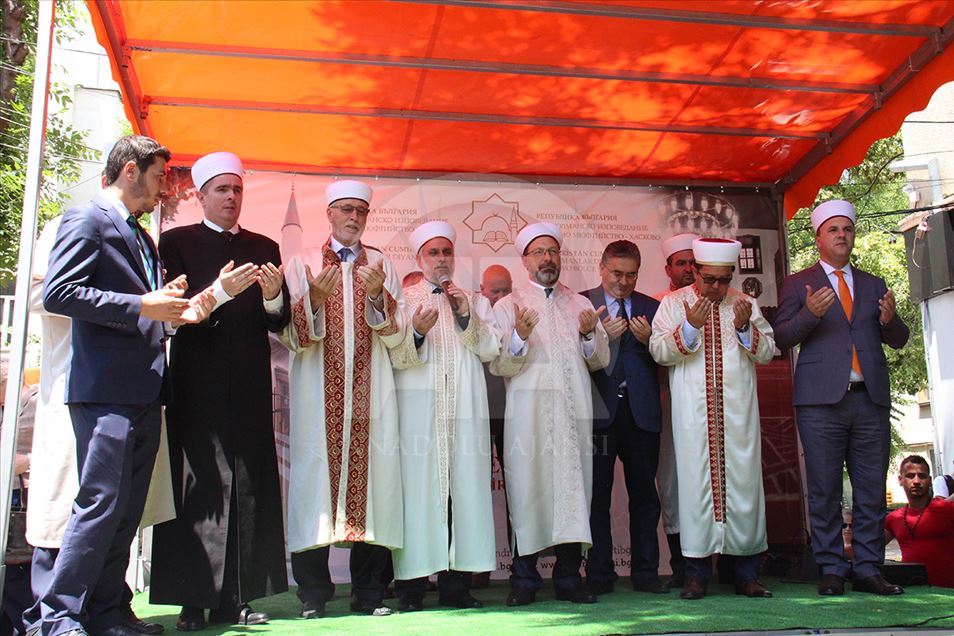 رئيس الشؤون الدينية التركي يفتتح أقدم مسجد تركي في البلقان