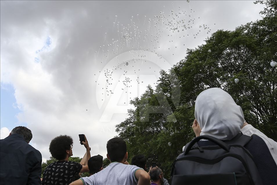 Balloons released into the sky for Idlib