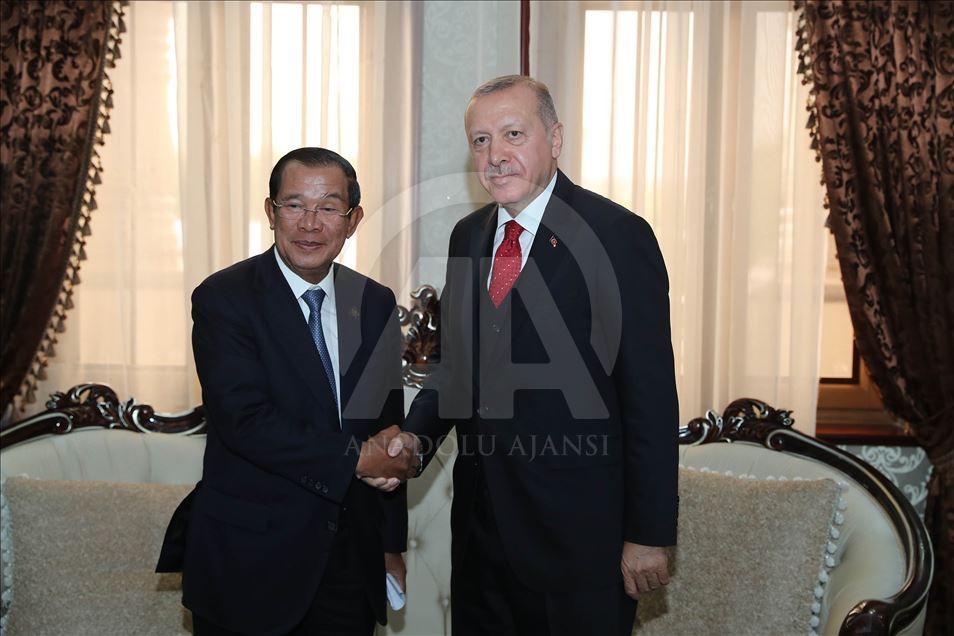دیدار اردوغان با نخست‌وزیر کامبوج در حاشیه کنفرانس سیکا
