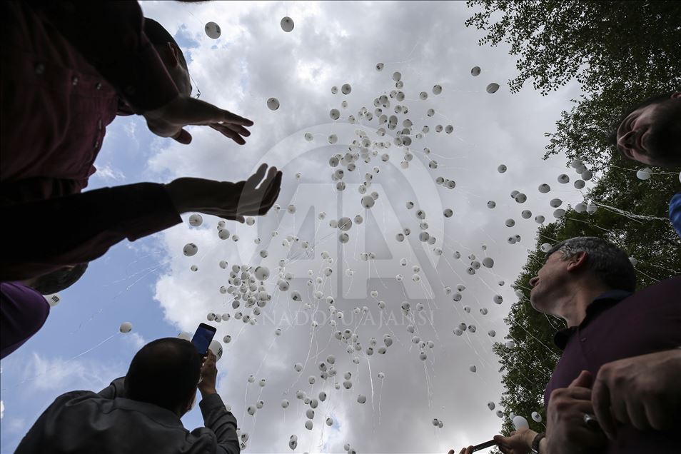 Balloons released into the sky for Idlib