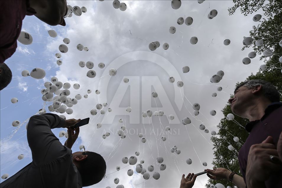 Balloons released into the sky for Idlib