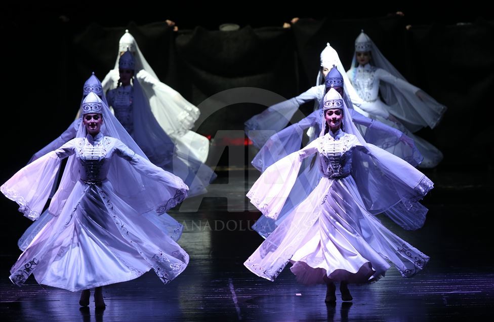 Nalmes dance group perform in Bursa