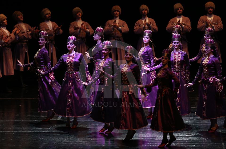 Nalmes dance group perform in Bursa