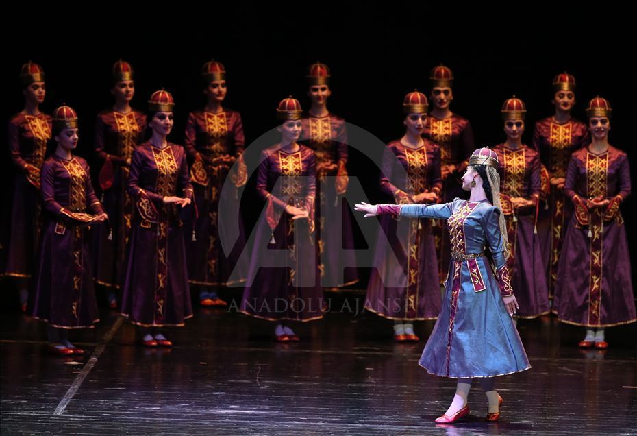 В Бурсе показали красоту Кавказского танца
