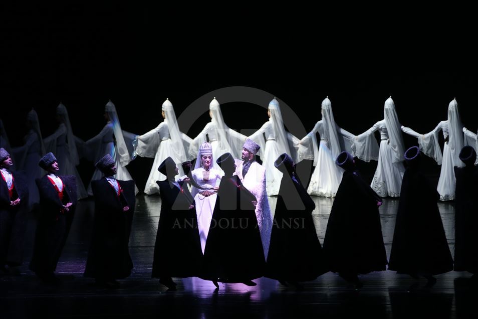 Nalmes dance group perform in Bursa