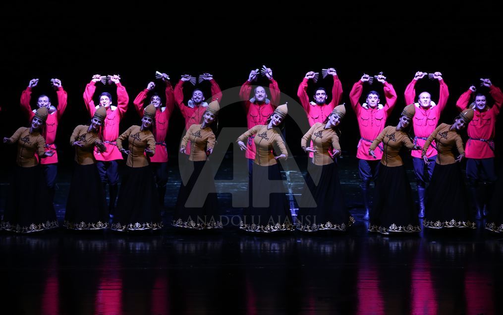 Nalmes dance group perform in Bursa
