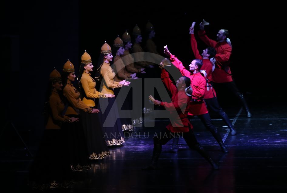 Nalmes dance group perform in Bursa