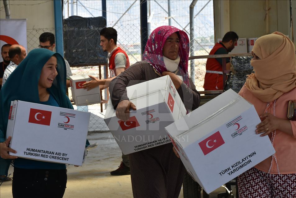 Türk Kızılayı tarafından Irak'taki Suriyeli sığınmacı ailelere giyim yardımı