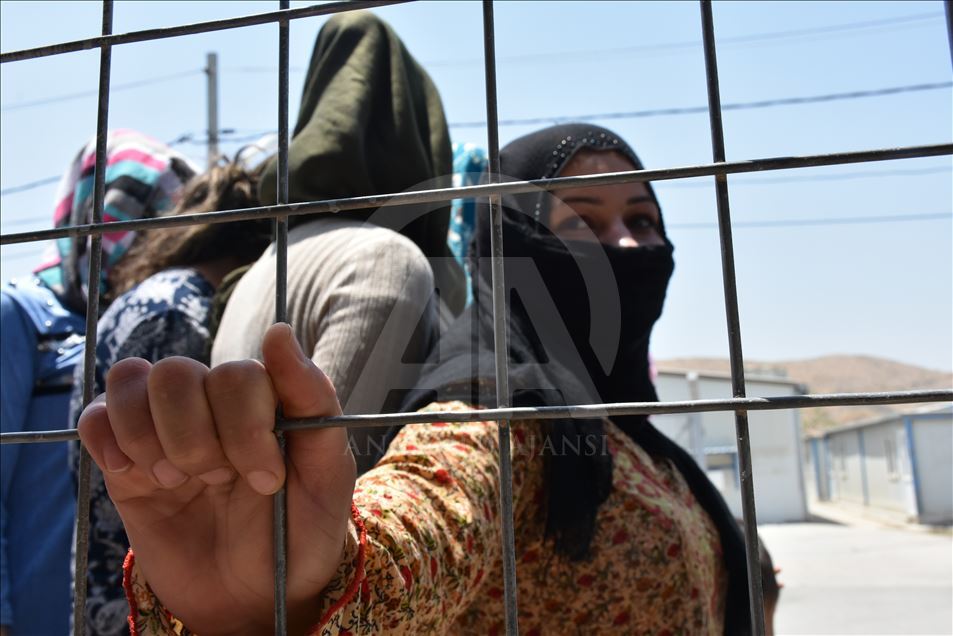 Türk Kızılayı tarafından Irak'taki Suriyeli sığınmacı ailelere giyim yardımı