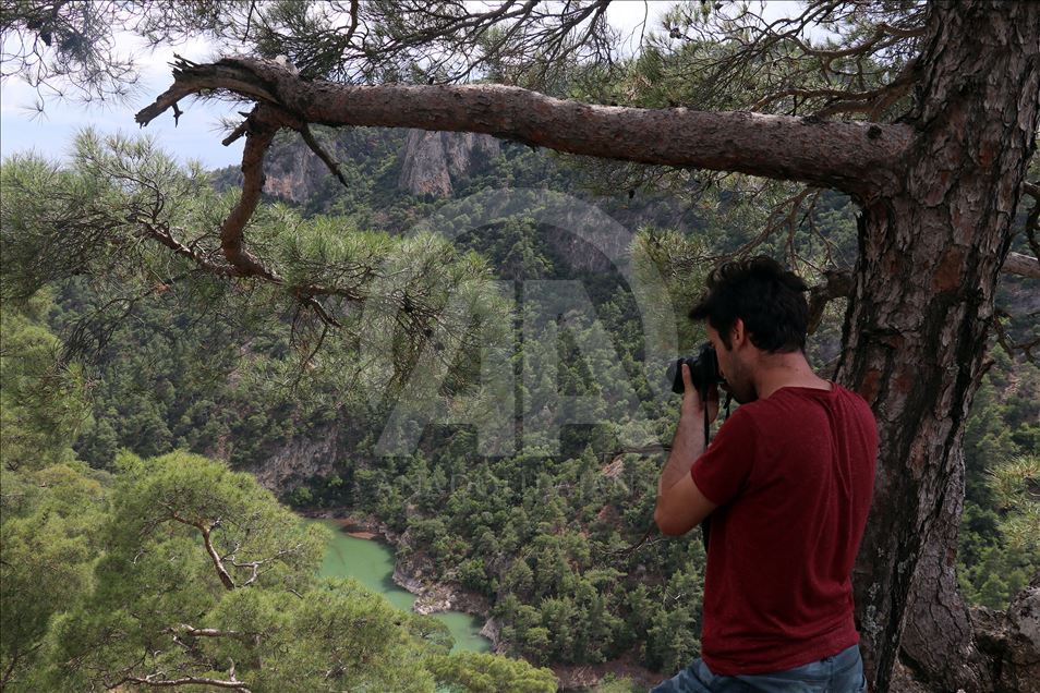 Üç ilin sınırındaki kanyon ziyaretçilerini büyülüyor
