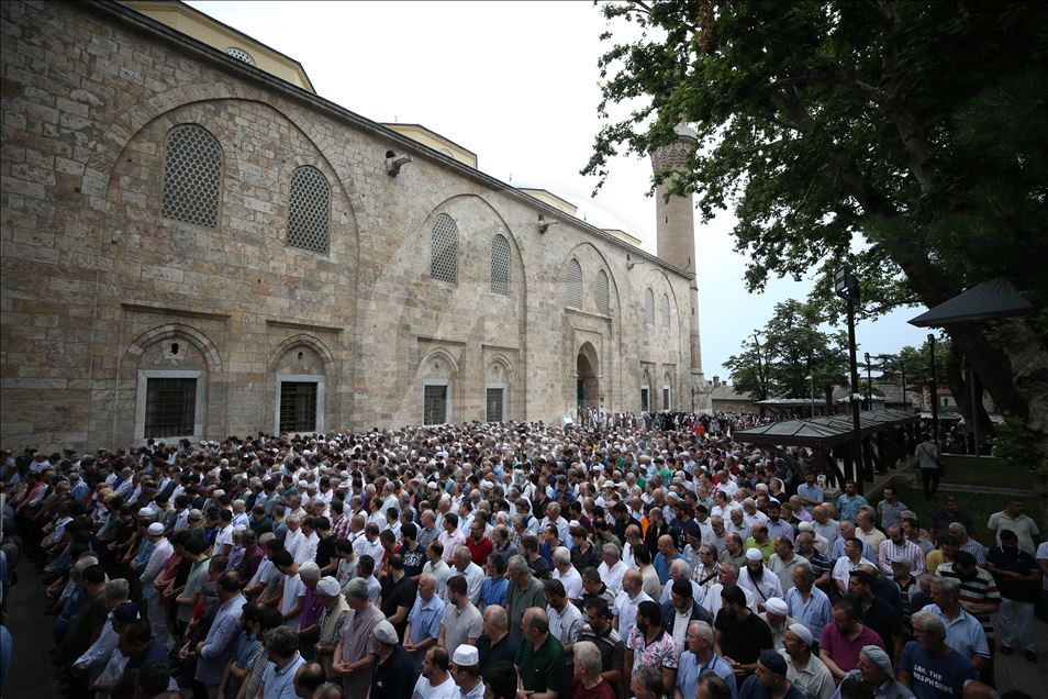 Bursa'da Mursi için gıyabi cenaze namazı