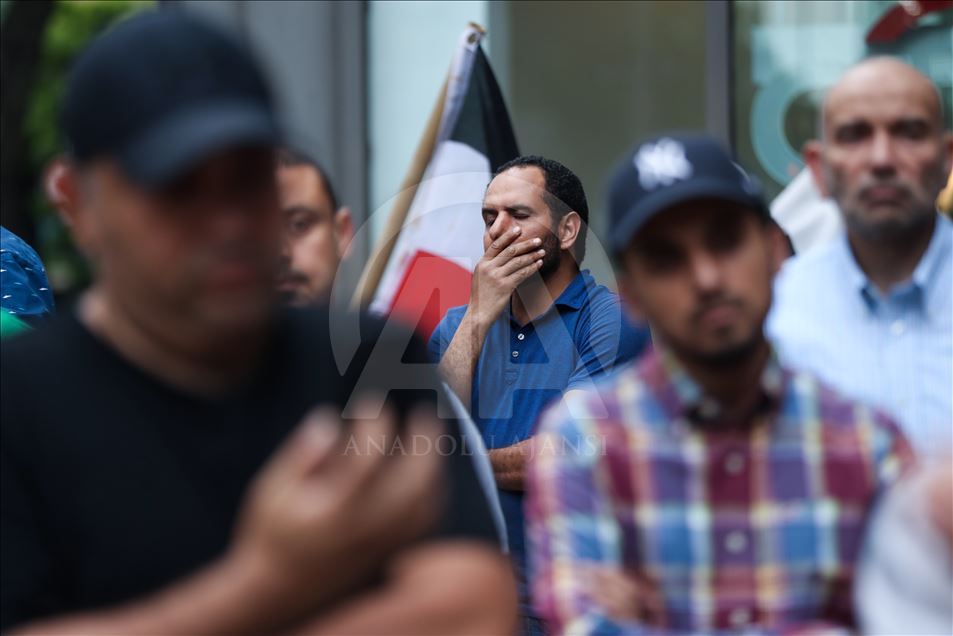 Demonstranti u New Yorku osudili vojnu vlast u Egiptu i molili se za preminulog Morsija