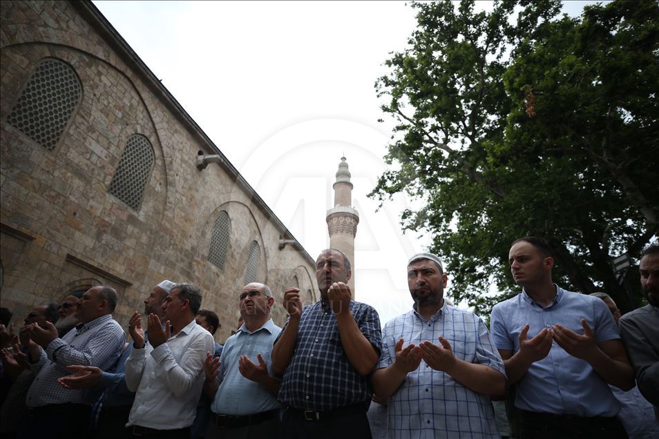 Bursa'da Mursi için gıyabi cenaze namazı