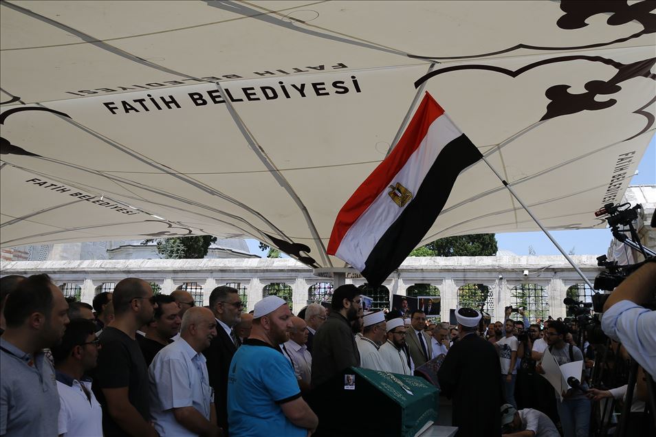 إسطنبول.. آلاف يؤدون صلاة الغائب على روح محمد مرسي