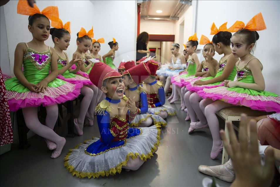 'Pinocchio' meets with the audience at ballet stage