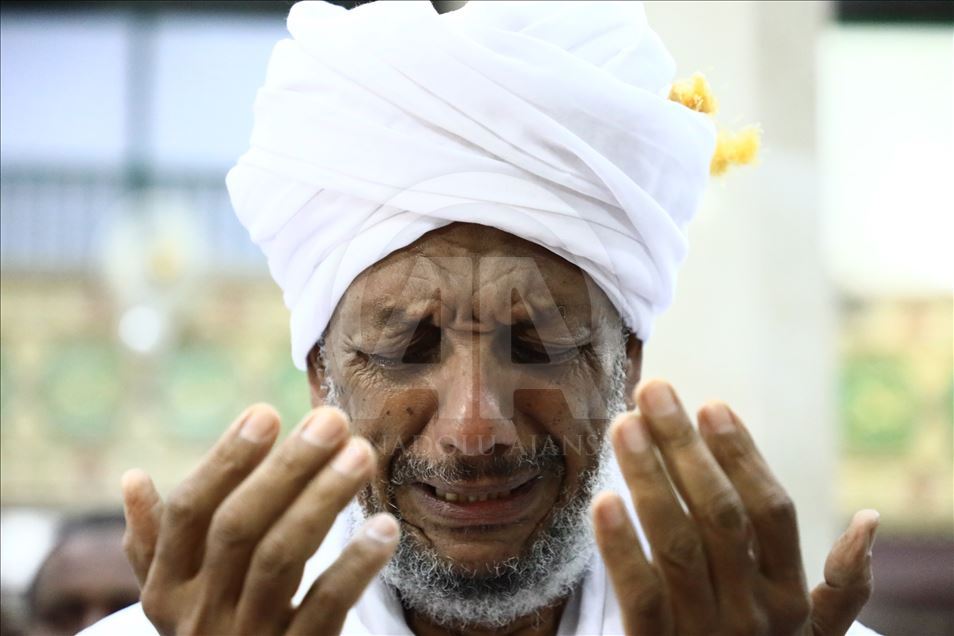 السودان.. الآلاف يؤدون صلاة الغائب على مرسي