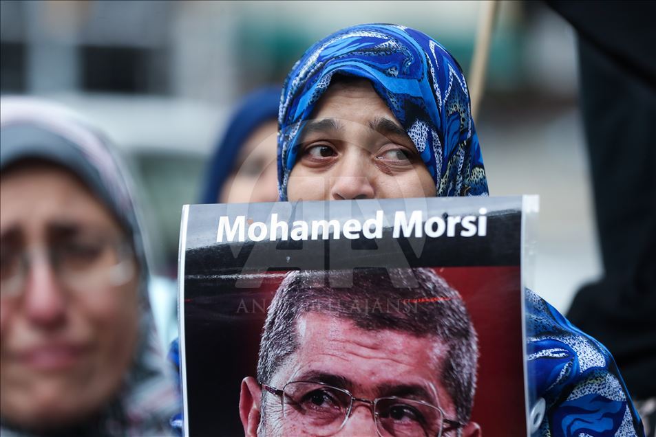 Demonstranti u New Yorku osudili vojnu vlast u Egiptu i molili se za preminulog Morsija