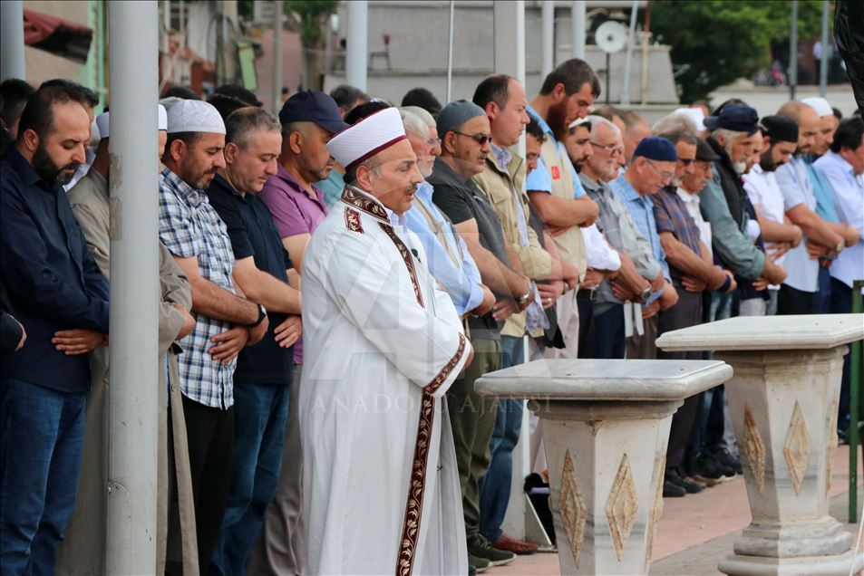 Mursi için gıyabında cenaze namazı
