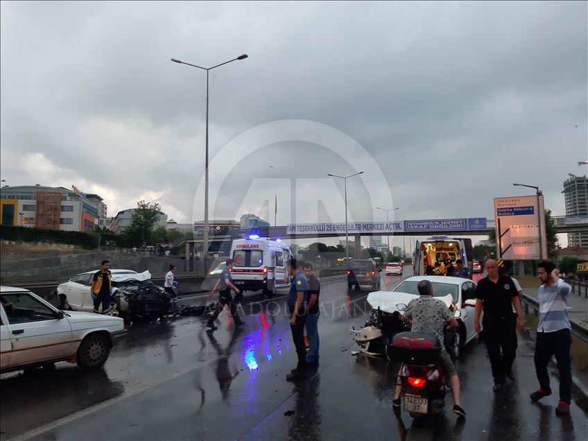 Maltepe'de zincirleme trafik kazası