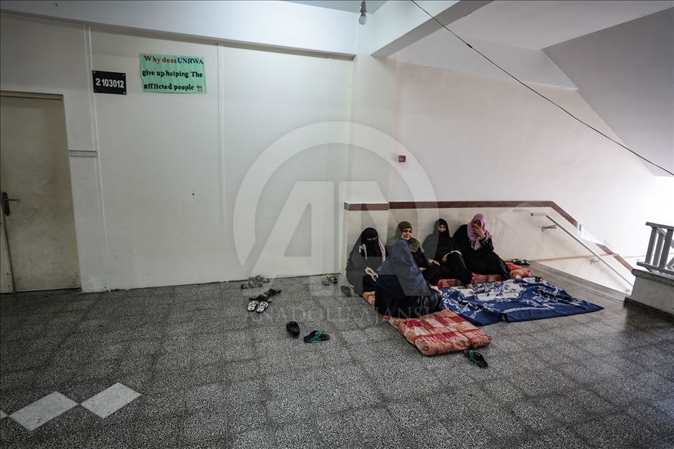 عائلات بغزة تعيش داخل مركز صحي تابع لـ"أونروا"